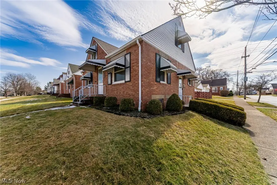 8927 Torrance Avenue, Brooklyn, OH 44144 - #2