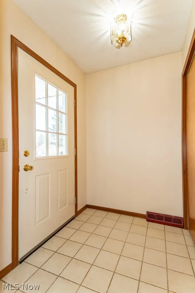 5034 Medhurst Avenue, Solon, OH 44139 - #3