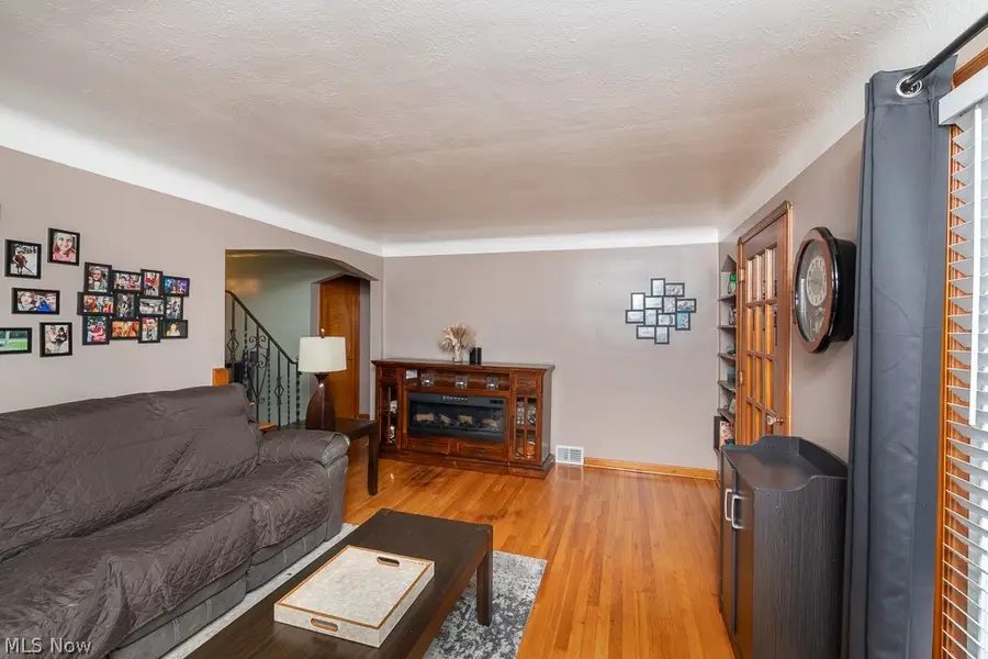 6365 Doncaster Avenue, Parma, OH 44129 - #2