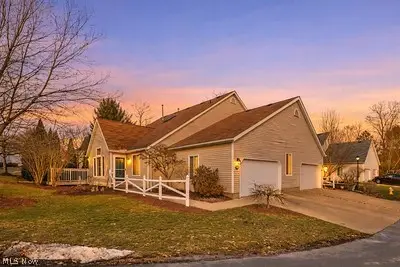 637 Hunters Trail, Akron, OH 44313