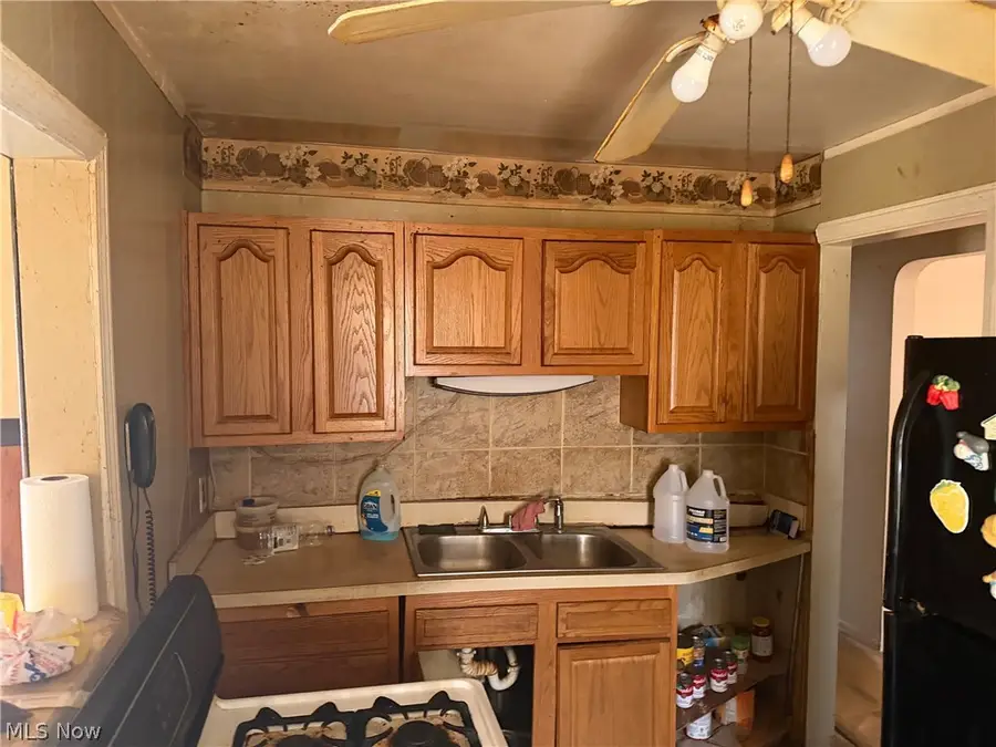 17105 Lotus Drive, Cleveland, OH 44128 - #3