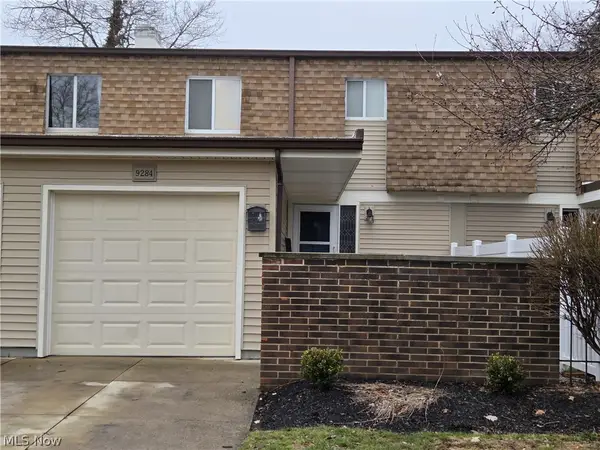 9284 Willow Lane, Olmsted Falls, OH 44138