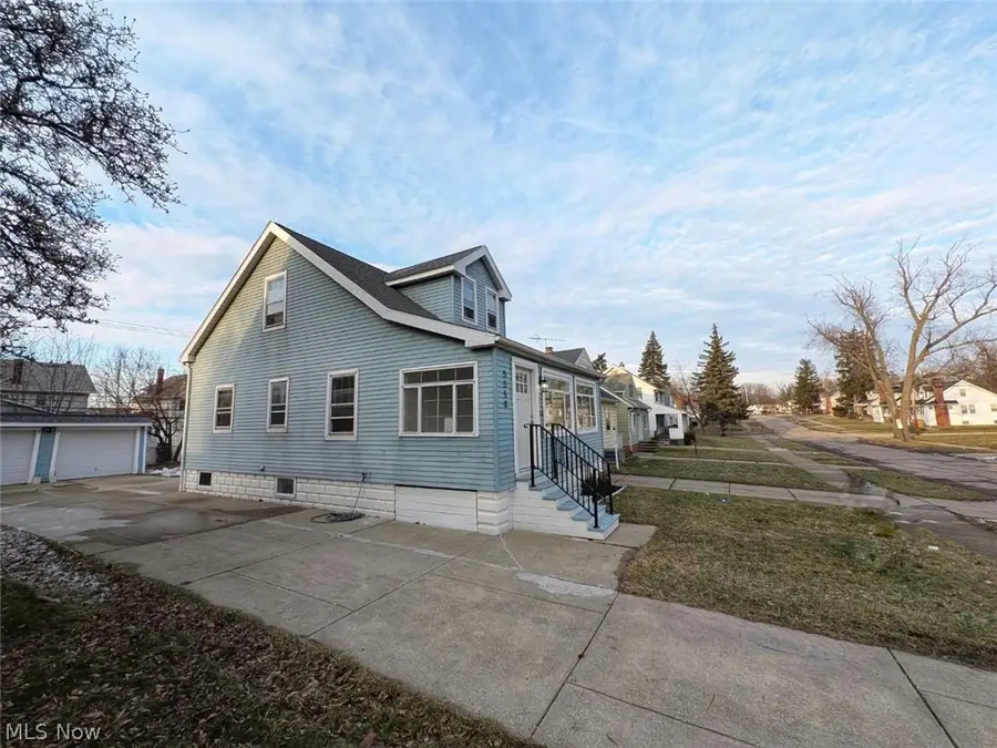 5550 Grasmere Avenue, Maple Heights, OH 44137 - #2