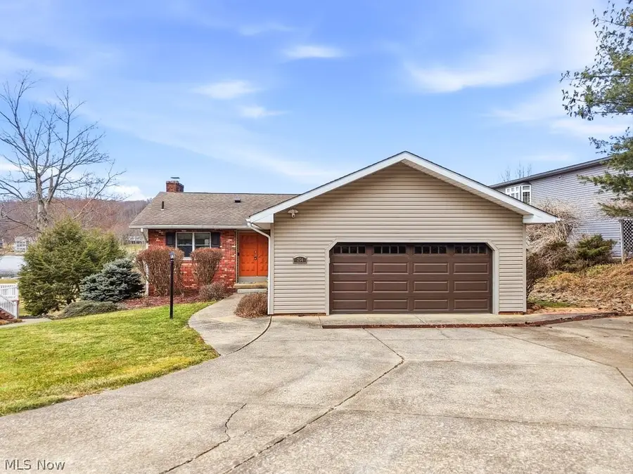 254 W Mohawk Drive, Malvern, OH 44644 - #2