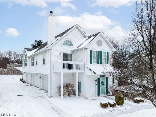 66 Vista Circle, North Olmsted, OH 44070