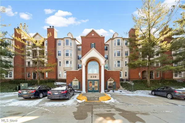 220 Fox Hollow Drive, Mayfield Heights, OH 44124