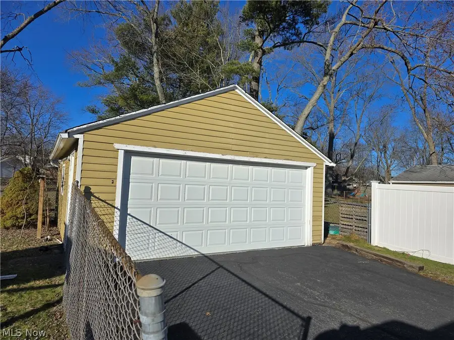 27 Grandmere Drive, Bedford, OH 44146 - #3