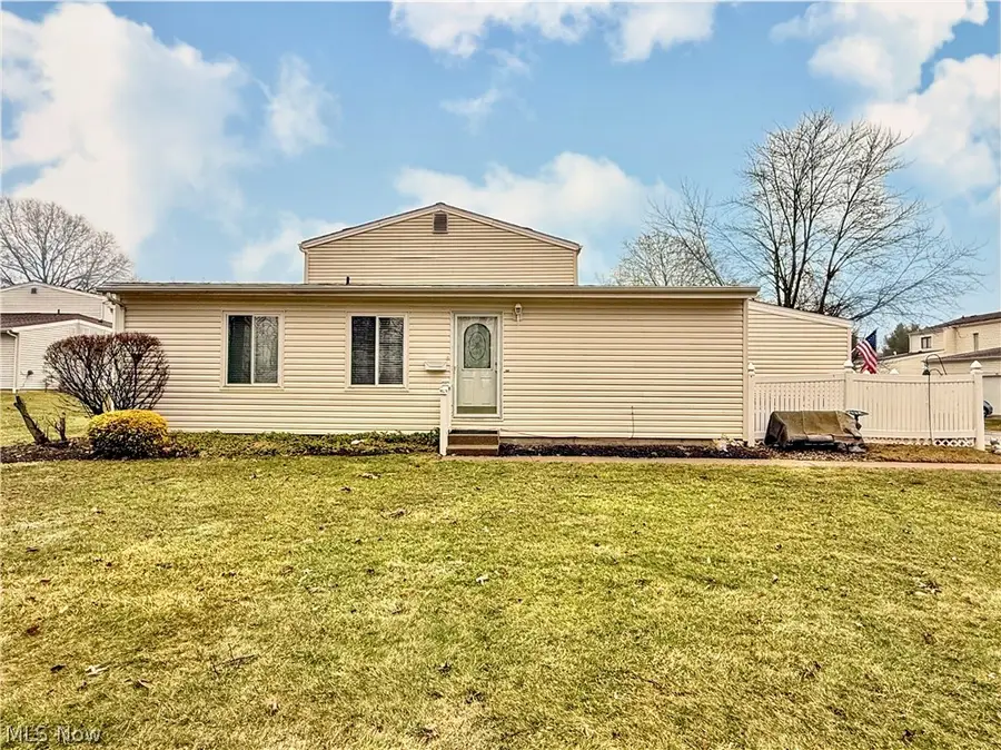 330 Deepwood Drive, Wadsworth, OH 44281 - #2