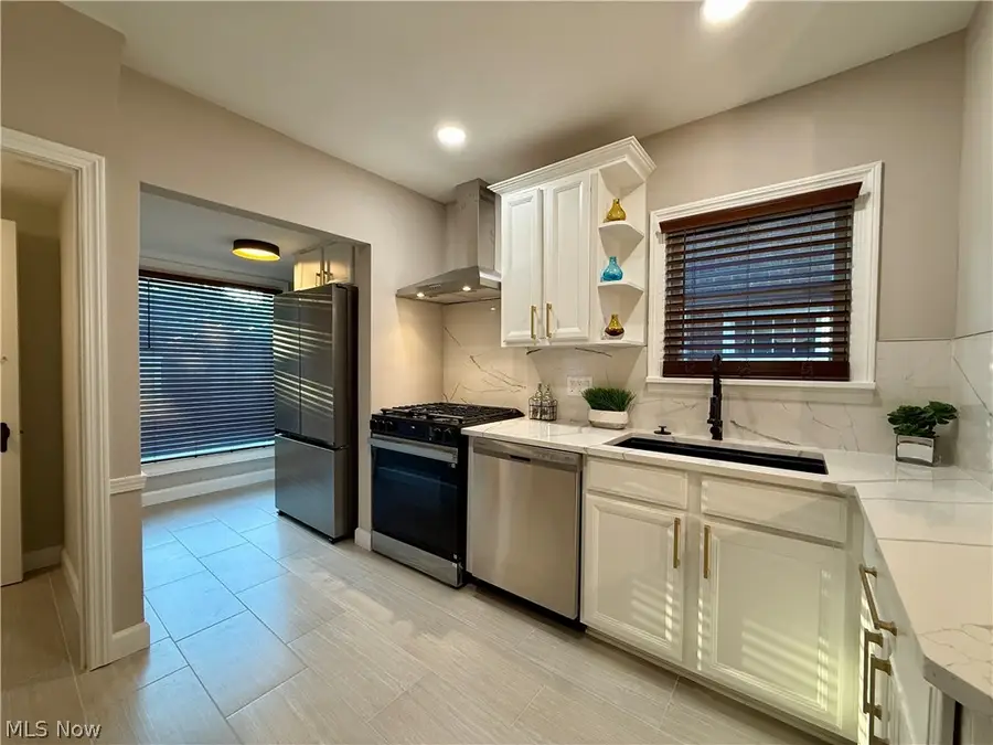 2216 Barrington Road, University Heights, OH 44118 - #3