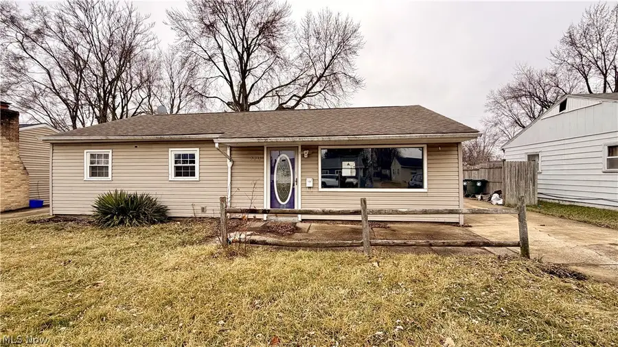 2215 Willowrow Ne Avenue, Canton, OH 44705 - #2