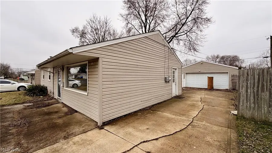 2215 Willowrow Ne Avenue, Canton, OH 44705 - #3