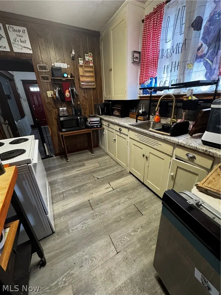 128 N 12th Street, Coshocton, OH 43812 - #2