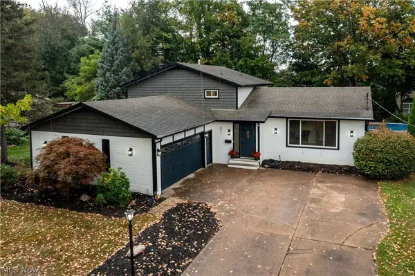 621 Van Oaks Drive, Amherst, OH 44001