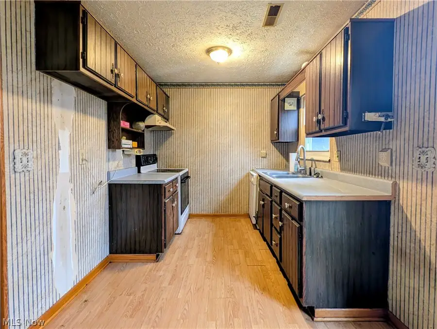 205 Oakwood Lane, Seville, OH 44273 - #3