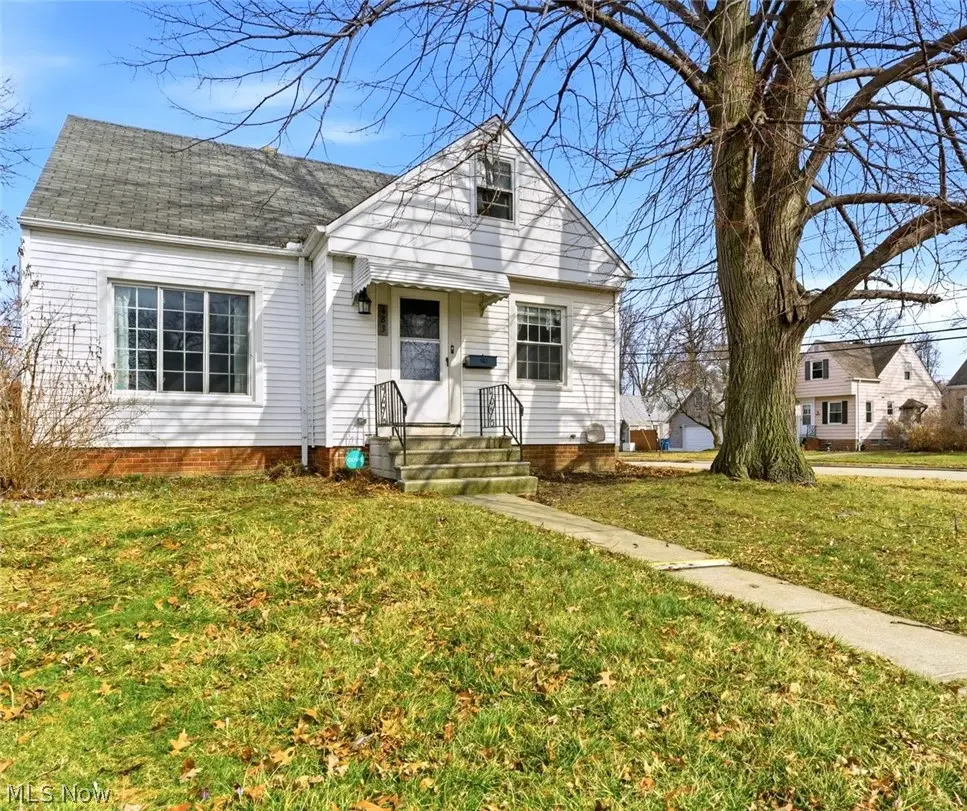 483 E 330th Street, Willowick, OH 44095 - #1