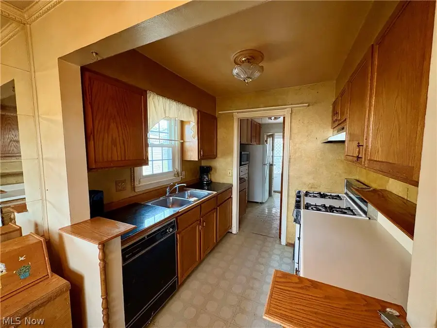 15711 Leigh Ellen Avenue, Cleveland, OH 44135 - #3