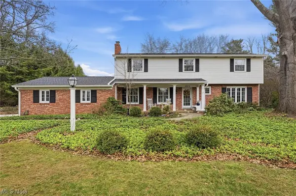 2033 Red Coach Nw Road, North Canton, OH 44720