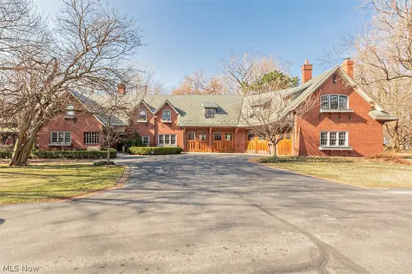 10 E Hanna Lane, Bratenahl, OH 44108