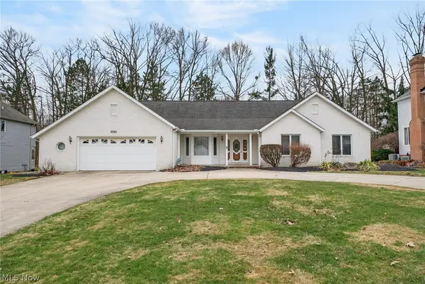 6284 S Applecross Road, Highland Heights, OH 44143