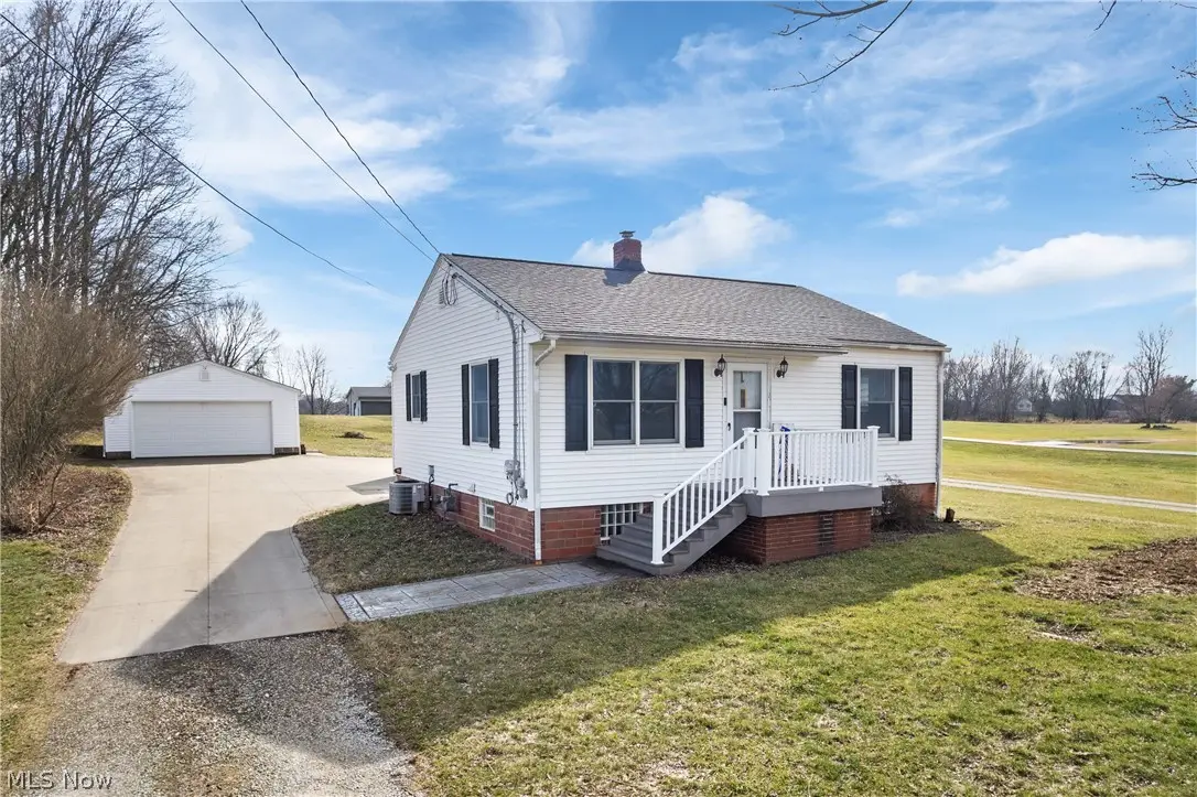 1170 Smith Kramer Ne Street, Hartville, OH 44632 - #1