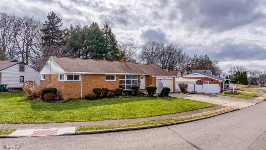 1004 38th Nw Street, Canton, OH 44709 - #3