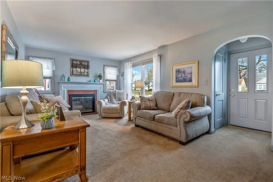 2464 S Freedom Avenue, Alliance, OH 44601 - #2