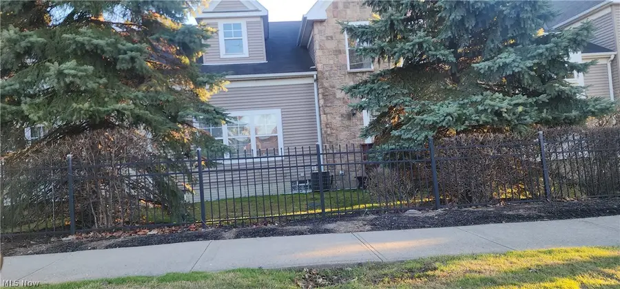 11567 Sunny Drive, Warrensville Heights, OH 44128 - #3