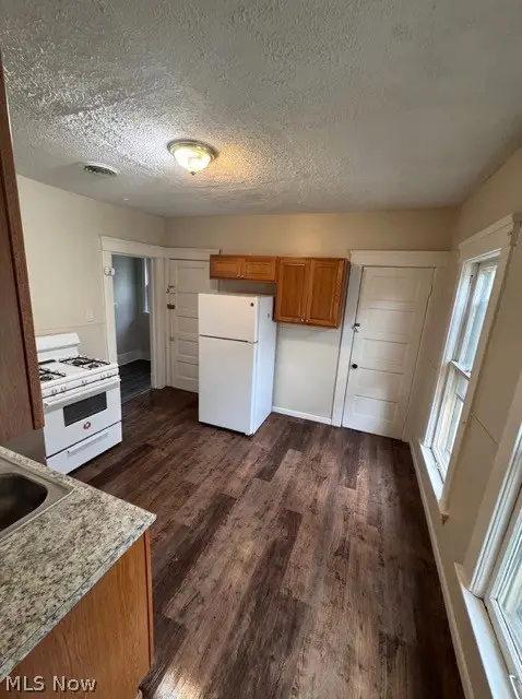 9521 Macon Avenue, Cleveland, OH 44102 - #2