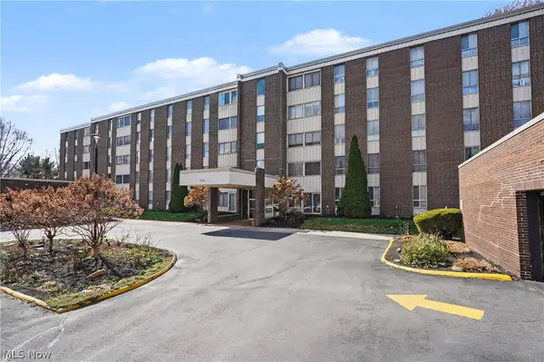 3064 Kent Road #403, Stow, OH 44224