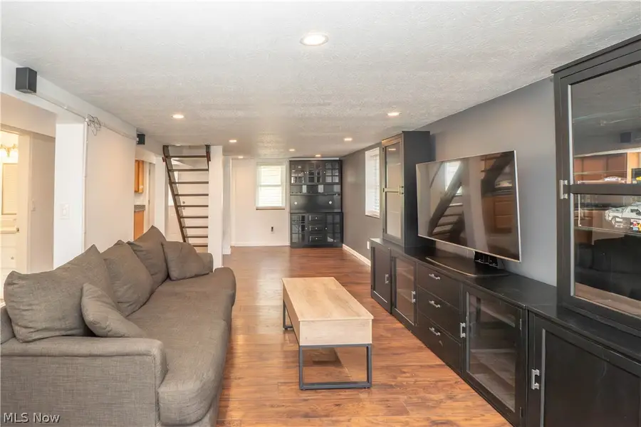 266 Hazelwood Avenue, Barberton, OH 44203 - #2