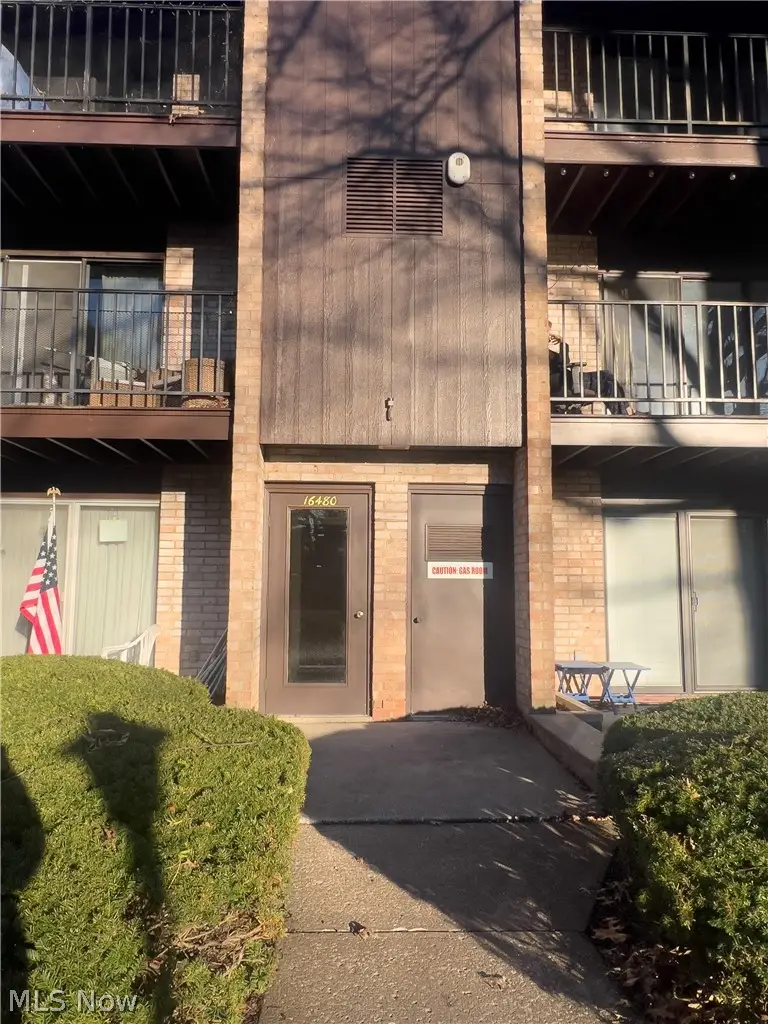 16480 W Heather Lane #304, Middleburg Heights, OH 44130 - #2