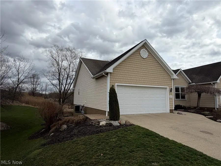 957 Edgewater Circle, Kent, OH 44240 - #3