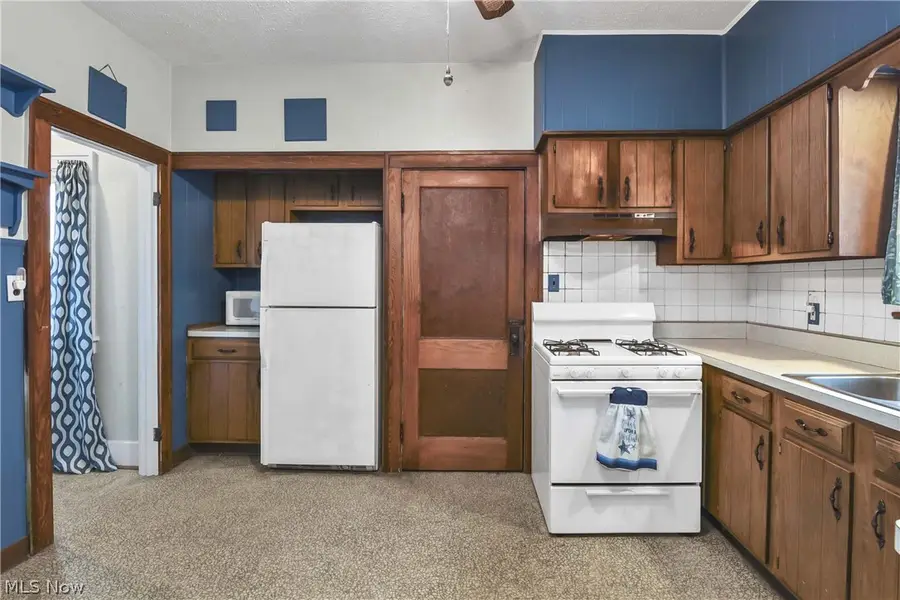 7510 Manhattan Avenue, Parma, OH 44129 - #3