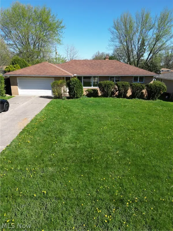 333 E Ridgewood Drive, Seven Hills, OH 44131