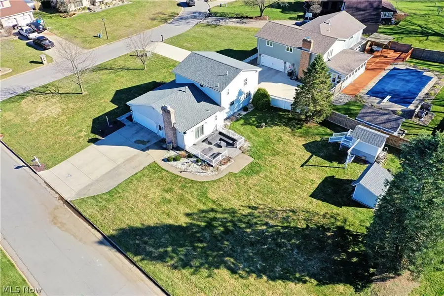 8536 Four Seasons Trail, Youngstown, OH 44514 - #2