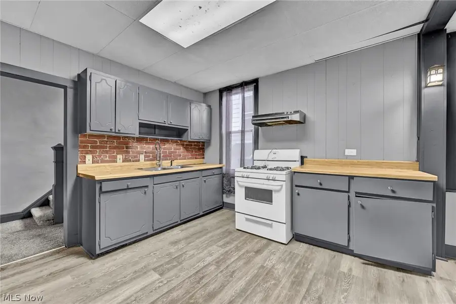 2129 E 30th Street, Lorain, OH 44055 - #3