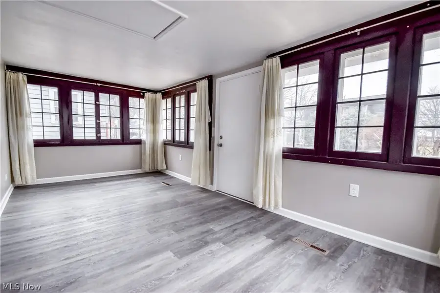 271 E 238 Street, Euclid, OH 44123 - #3