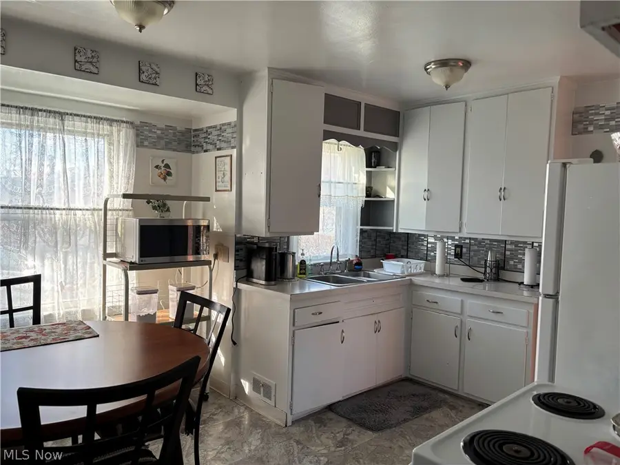 15304 Harvard Avenue, Cleveland, OH 44128 - #3