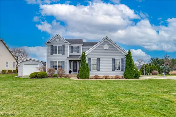 5452 Shadow Field Ne Circle, Louisville, OH 44641