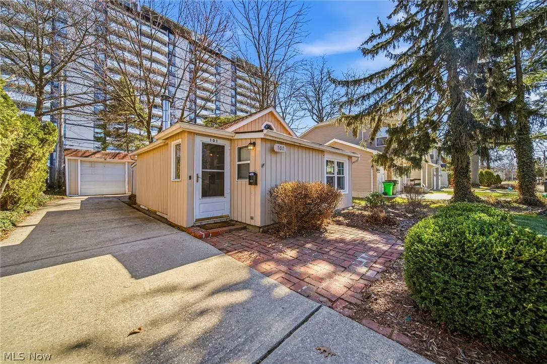 101 E 238th Street, Euclid, OH 44123 - #1