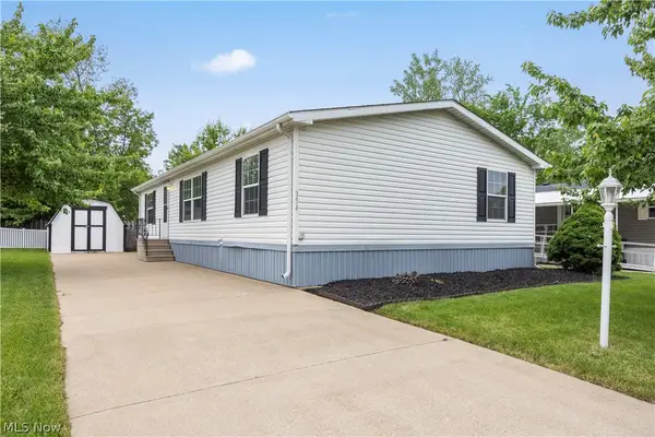 354 Pin Oak Circle, Elyria, OH 44035