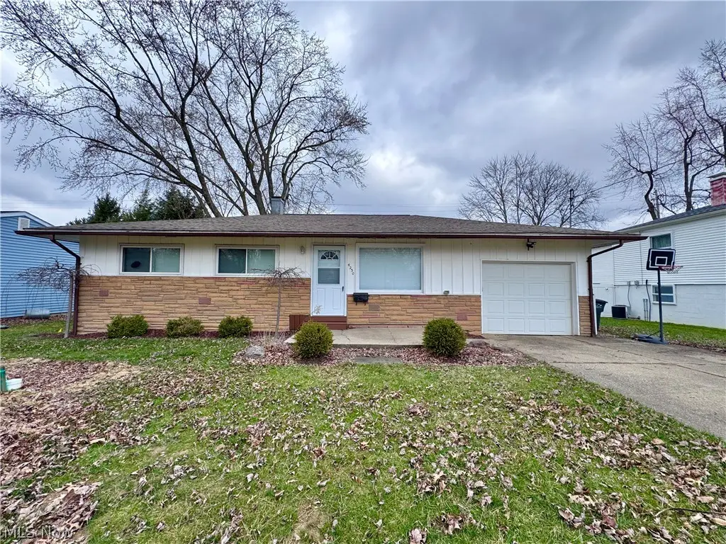 4230 Selkirk Avenue, Austintown, OH 44511 - #1