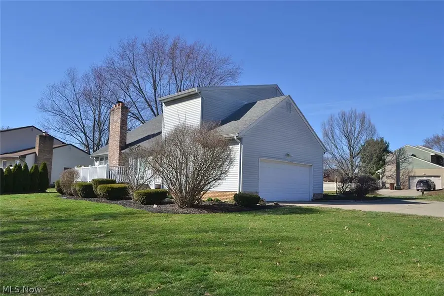 6566 Hythe Nw Street, Canton, OH 44708 - #3