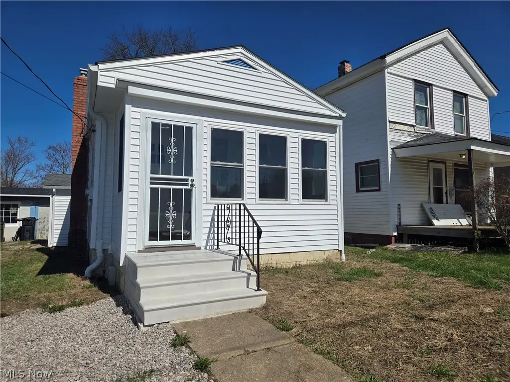 319 17th Street, Elyria, OH 44035 - #1