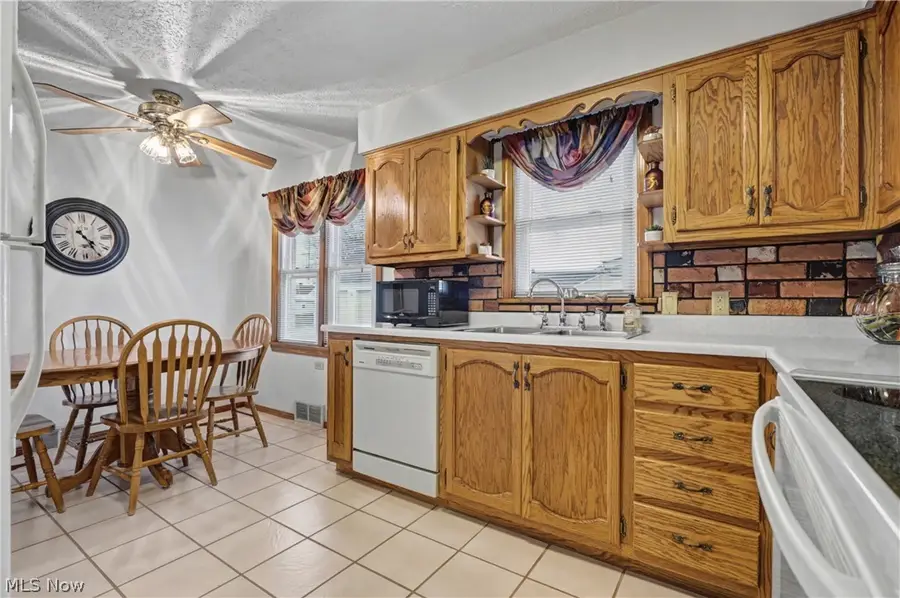 226 Helena Drive, Struthers, OH 44471 - #3