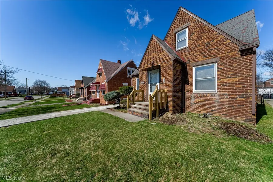 15705 Throckley Avenue, Cleveland, OH 44128 - #3