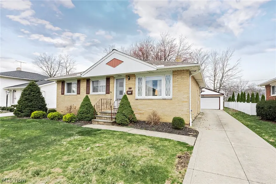 1272 Bonnie Lane, Mayfield Heights, OH 44124 - #2