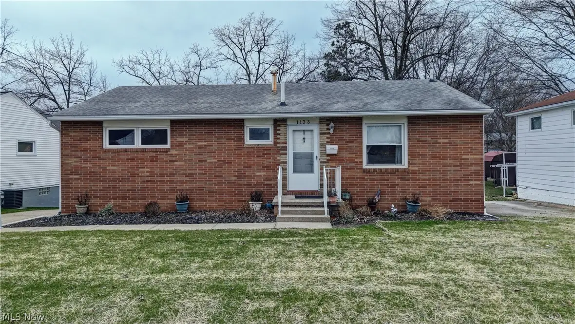 1133 Clearmount Se Avenue, North Canton, OH 44720 - #1