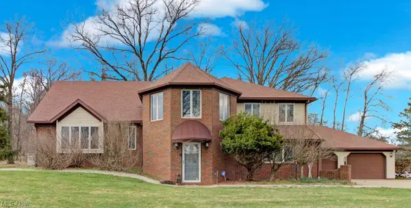 34 Iroquois Trail, Malvern, OH 44644