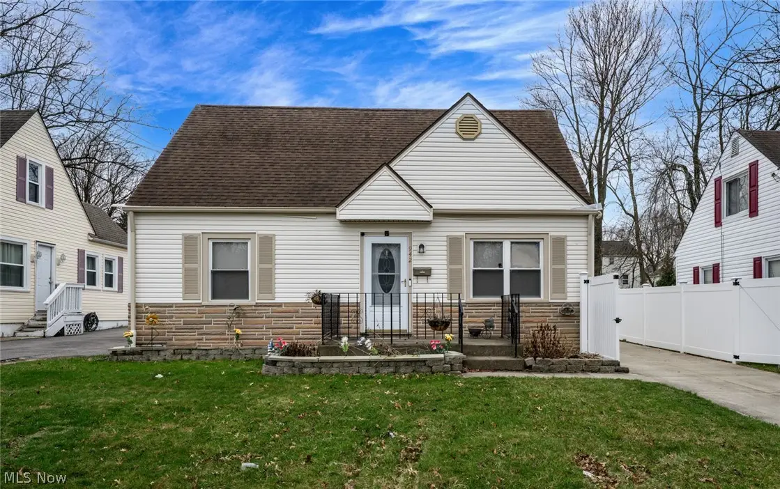 942 E Archwood Avenue, Akron, OH 44306 - #1